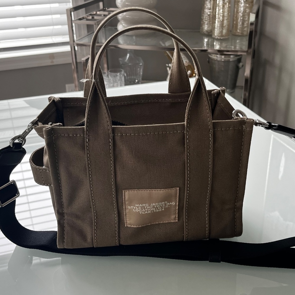 Marc Jacobs The Tote Bag Small - Picture 3 of 5